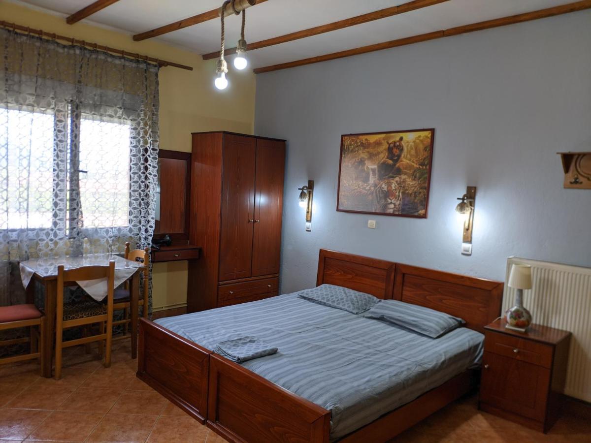Alexandros Guesthouse Órma 外观 照片