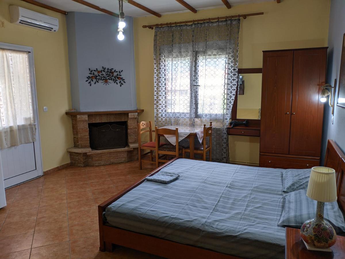Alexandros Guesthouse Órma 外观 照片