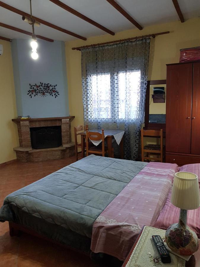 Alexandros Guesthouse Órma 外观 照片