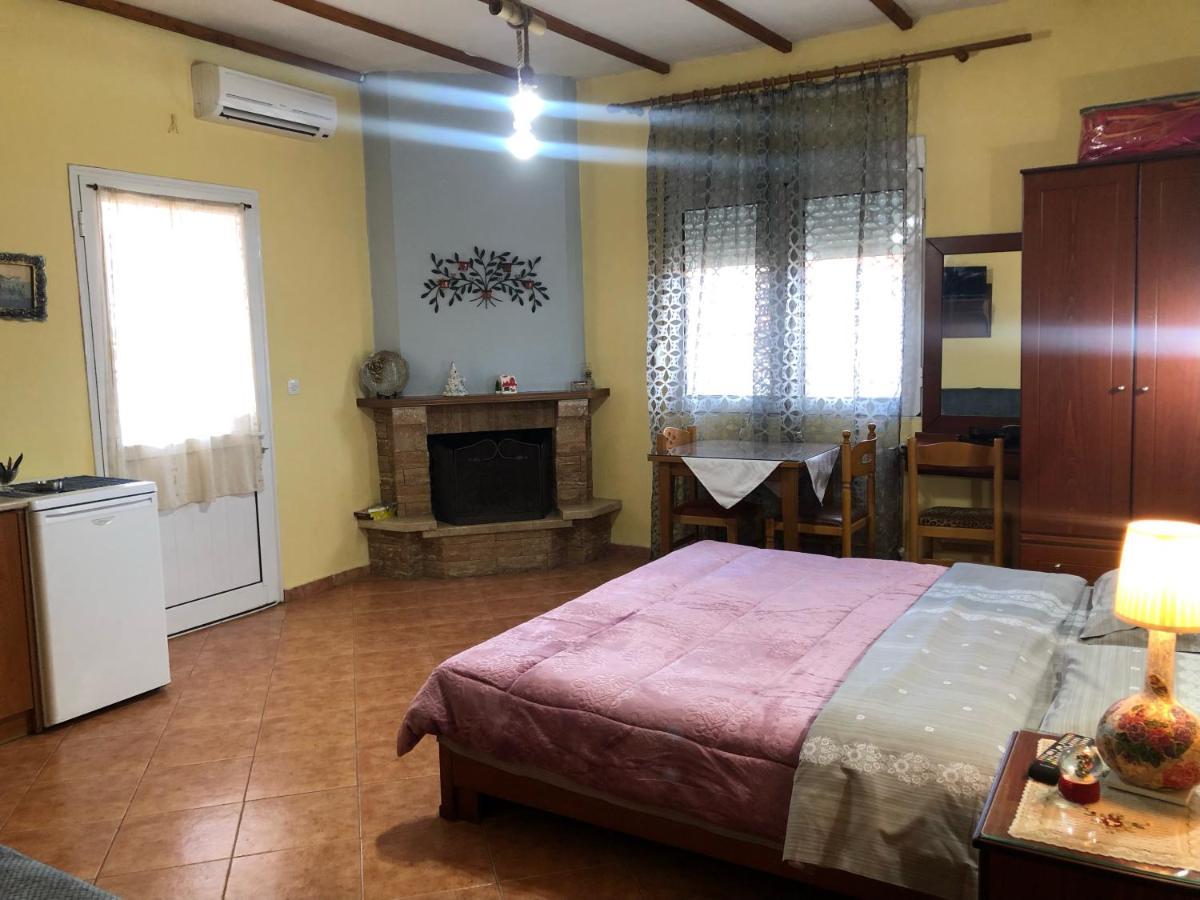 Alexandros Guesthouse Órma 外观 照片