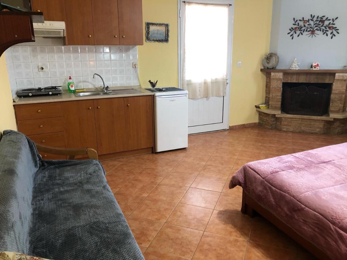 Alexandros Guesthouse Órma 外观 照片